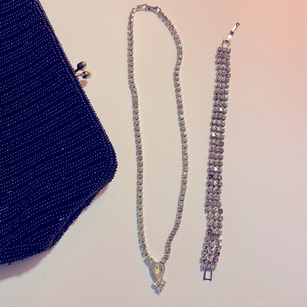 Necklace and bracelet set